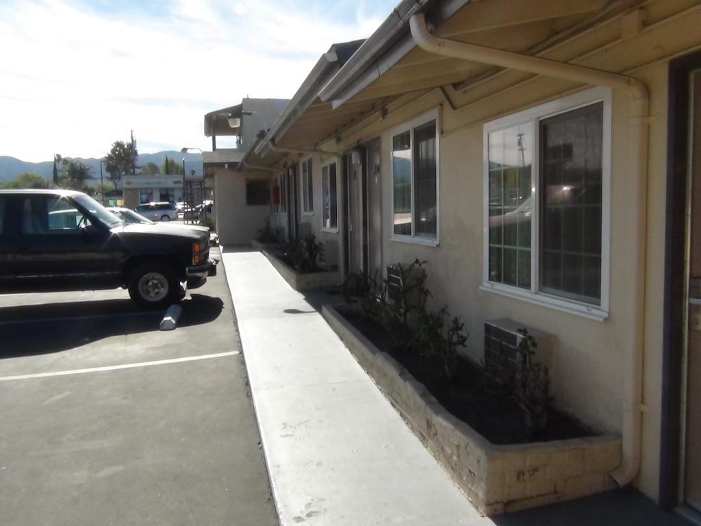 Desert Inn Motel Corona Exterior foto