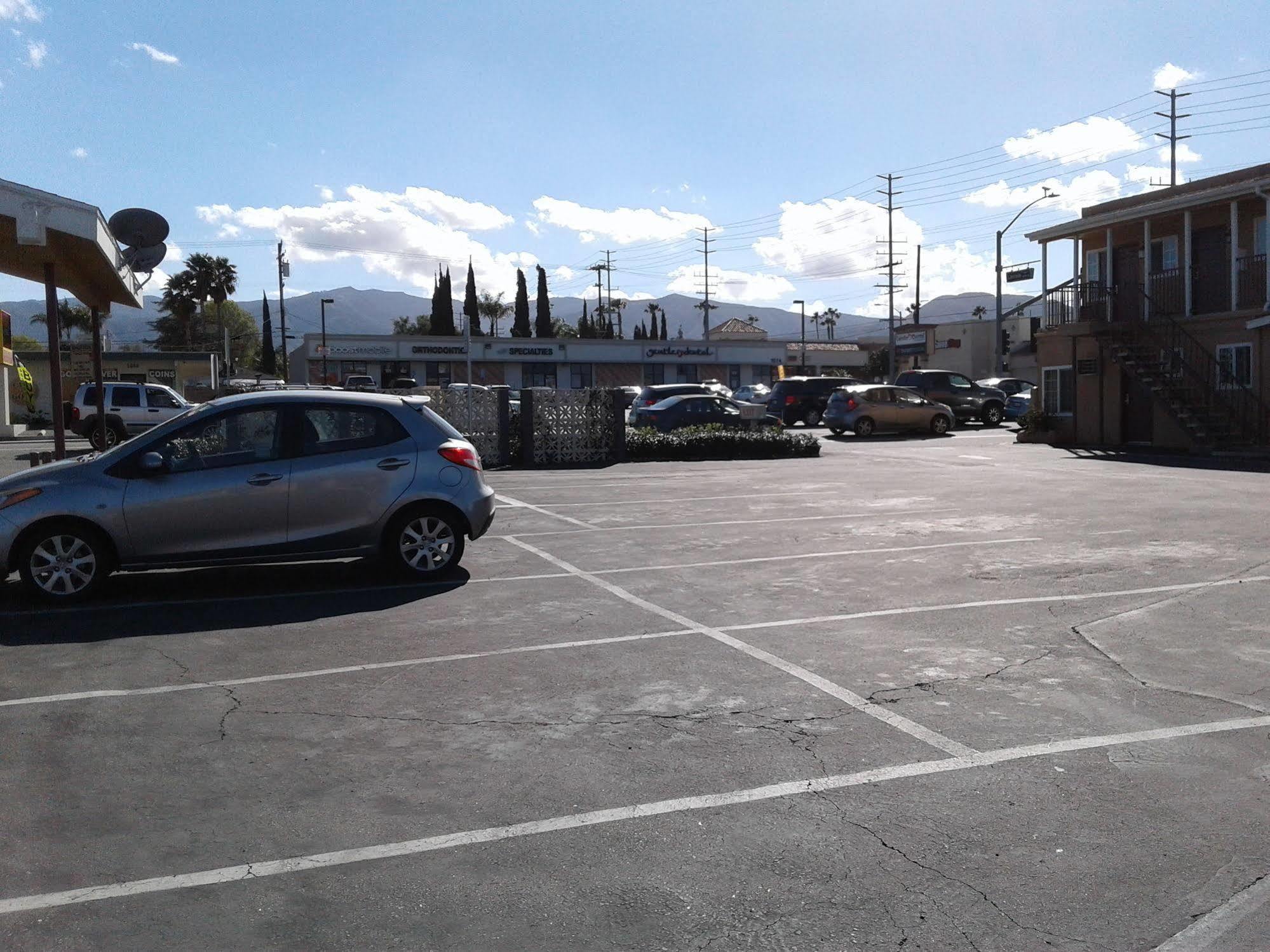 Desert Inn Motel Corona Exterior foto